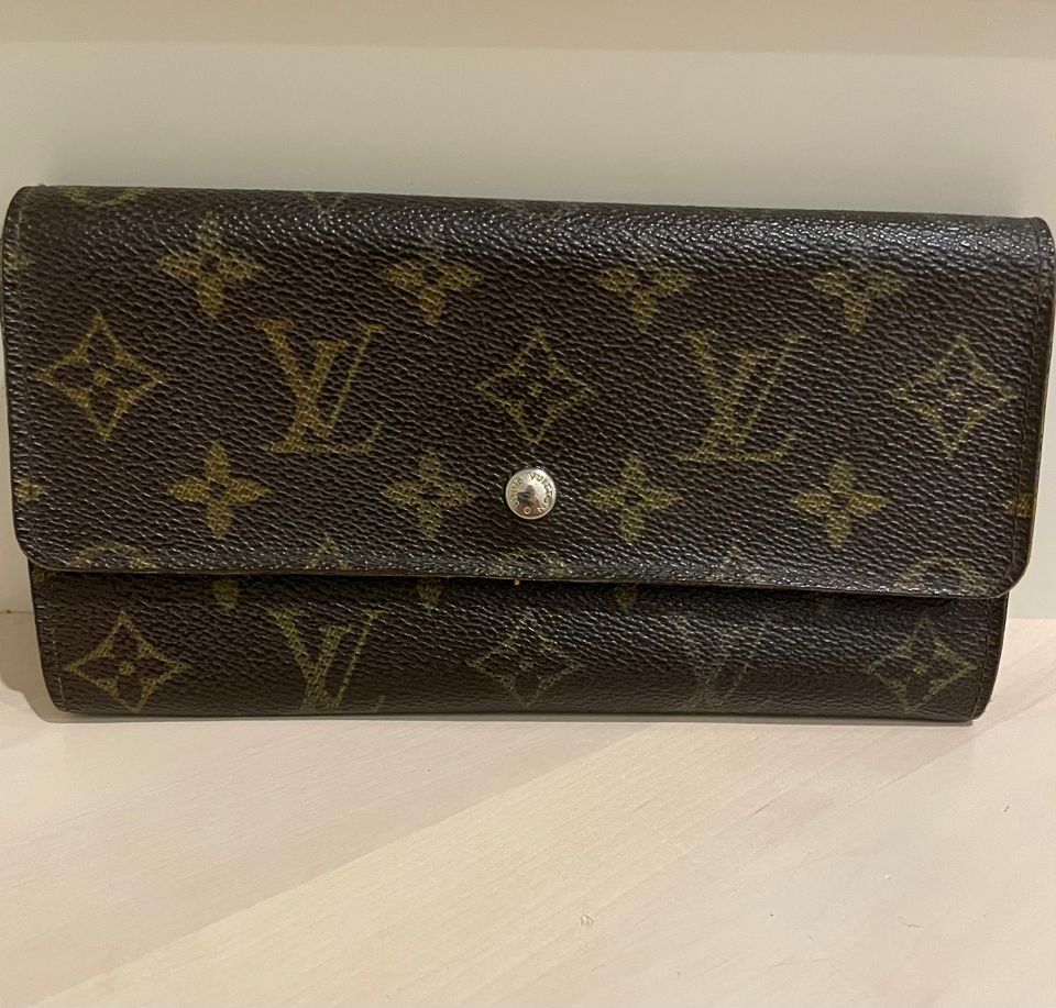 Vuitton lompakko