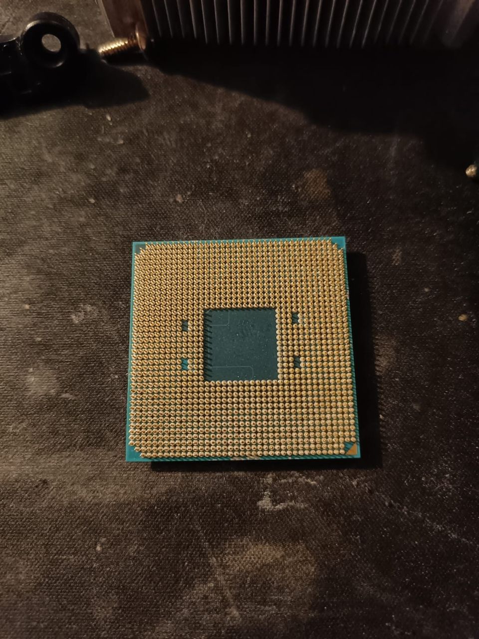 Myydään Prosessori AMD ryzen 5 3400G