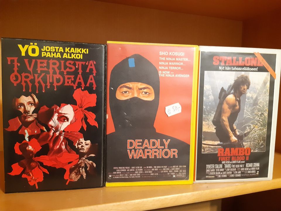 VHS SFx elokuvia Rambo II ym.