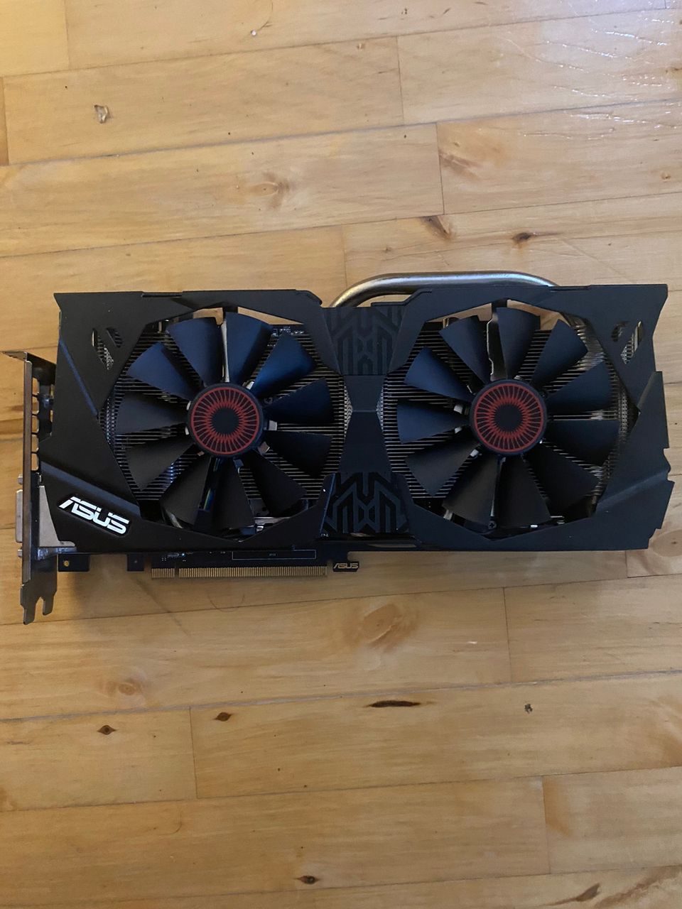 Asus GTX 970 näyttis