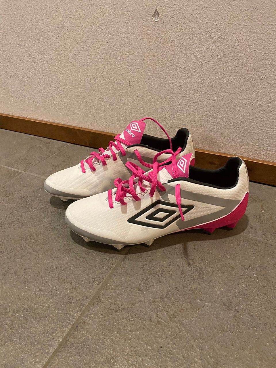 Umbro Velocita Premier Hg, koko 42,5,  Yhden kerran kokeiltu