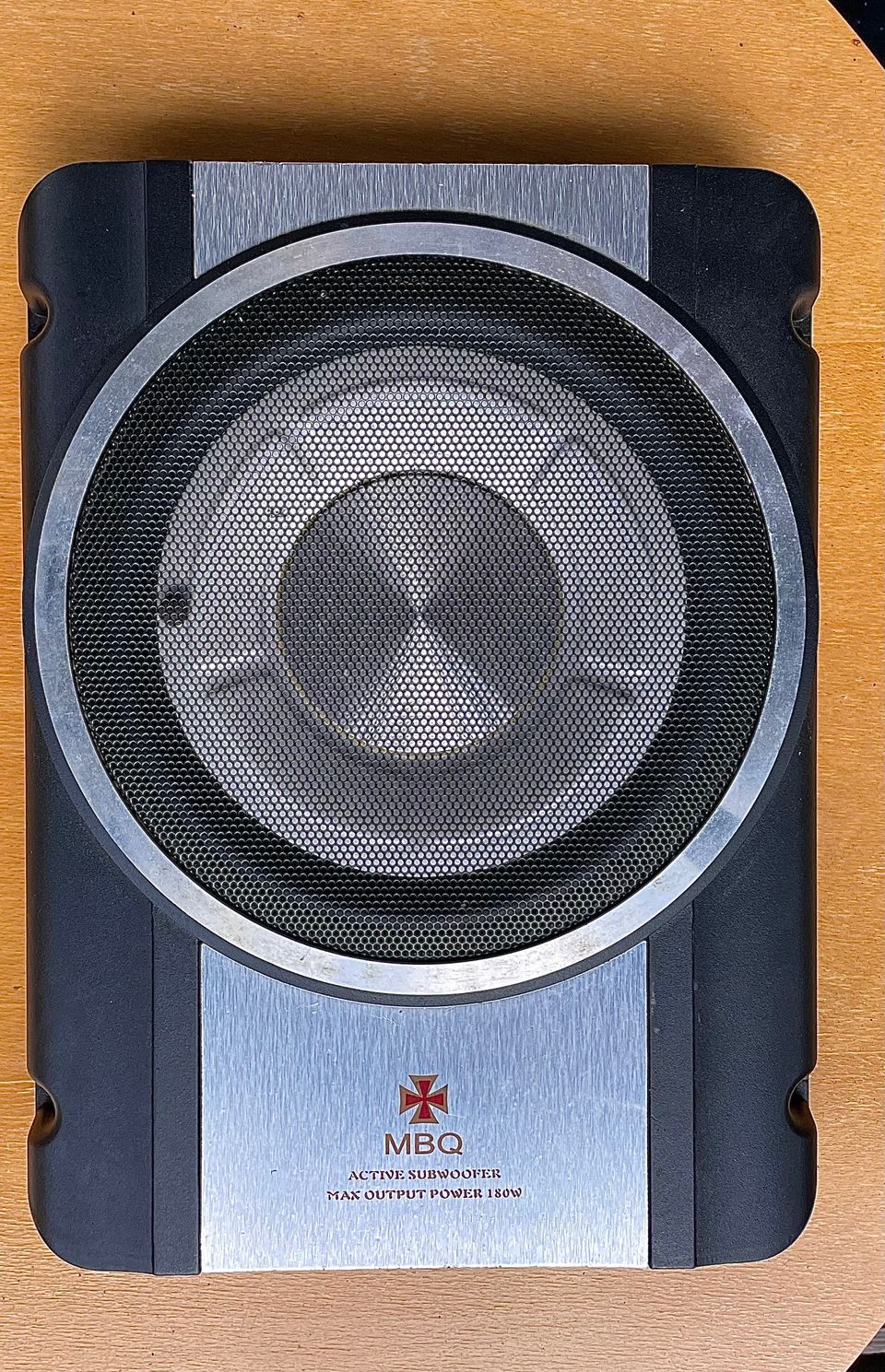 MQB 180W autosubwoofer