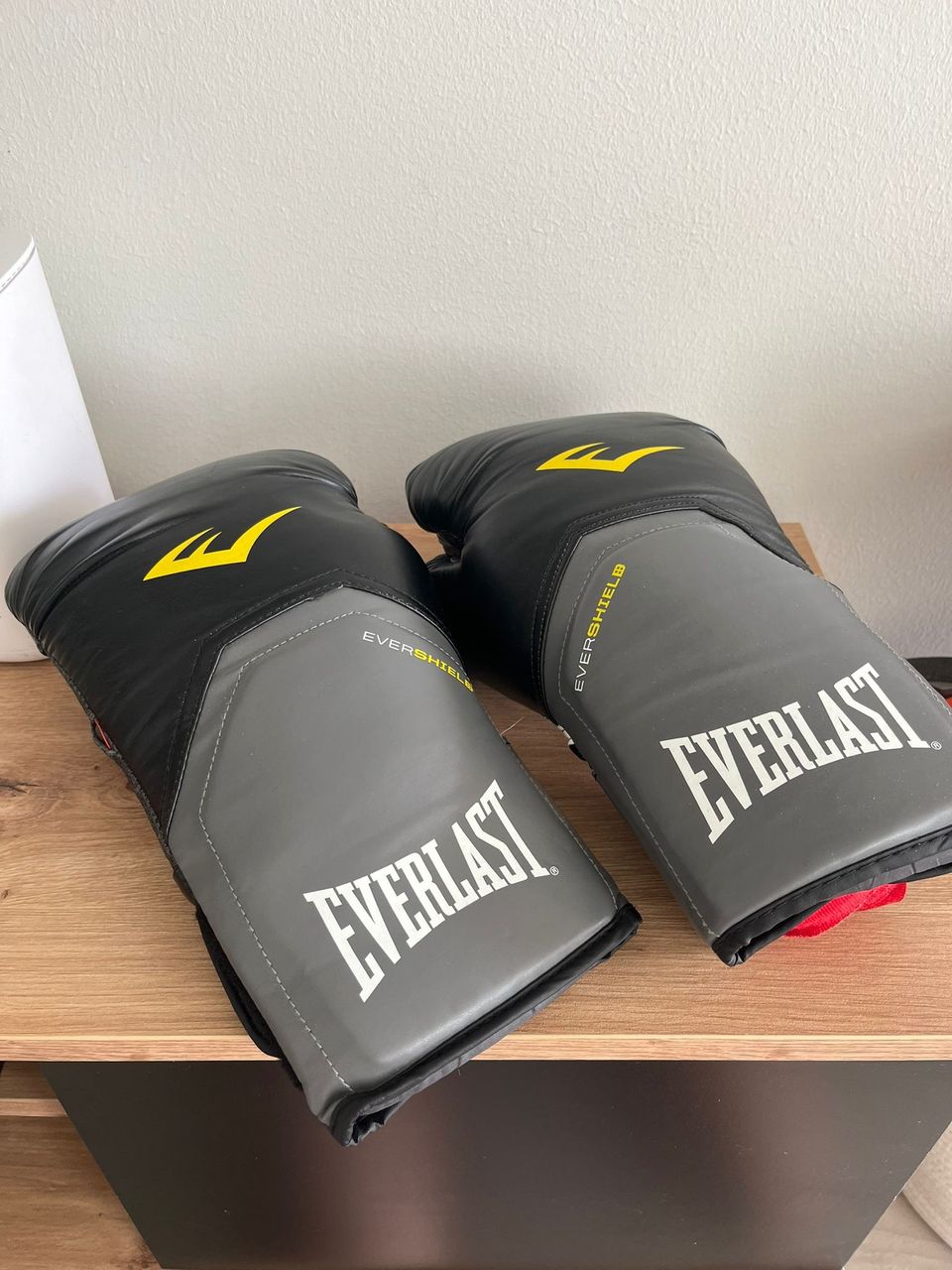 Everlast nyrkkeilyhanska 16oz