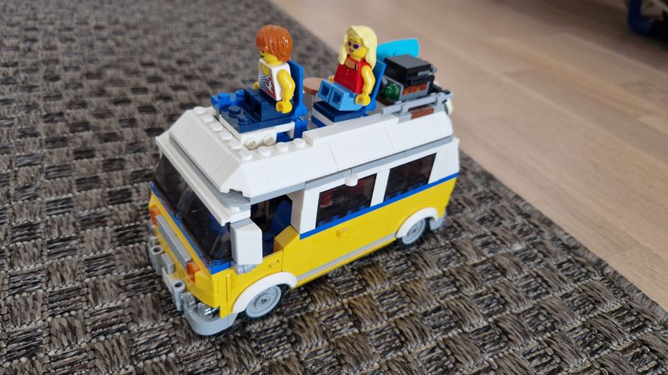 Lego Creator matkailuauto