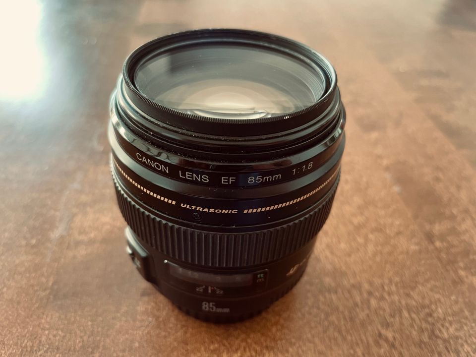 Canon EF 85mm f/1.8 USM