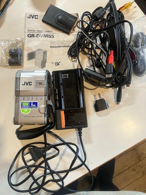 JVC GR-DVM55 Digital Video Camera