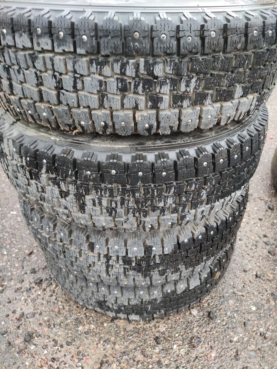 Peräkärryn renkaat 155/80r12