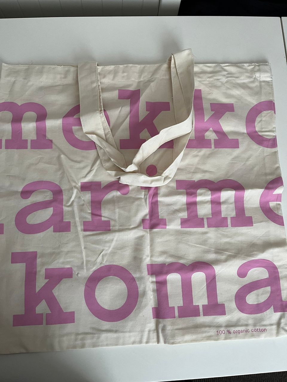 Marimekko logokassi vaaleanpunainen teksti uusi