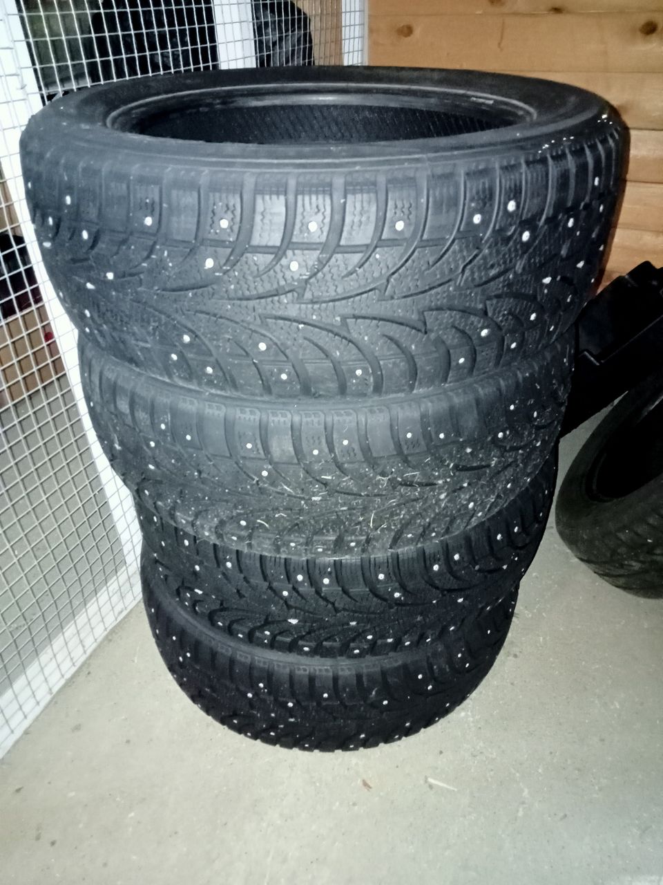 Talvirenkaat 205/55r16