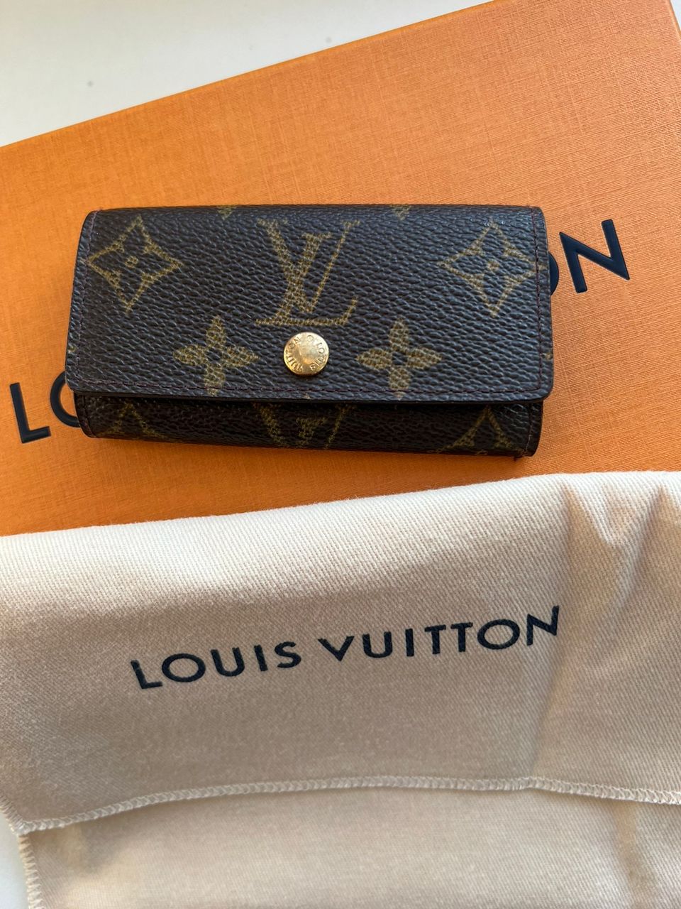 Louis Vuitton Monogram 4 Key Holder avainkotelo aito