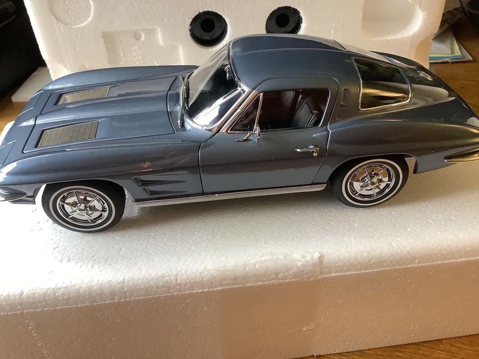 1/18 Autoart Chevrolet Corvette Stingray