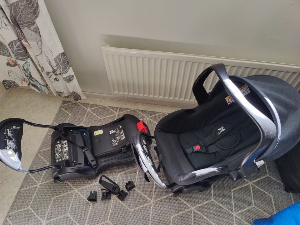 Britax turvakaukalo&2kpl telakat