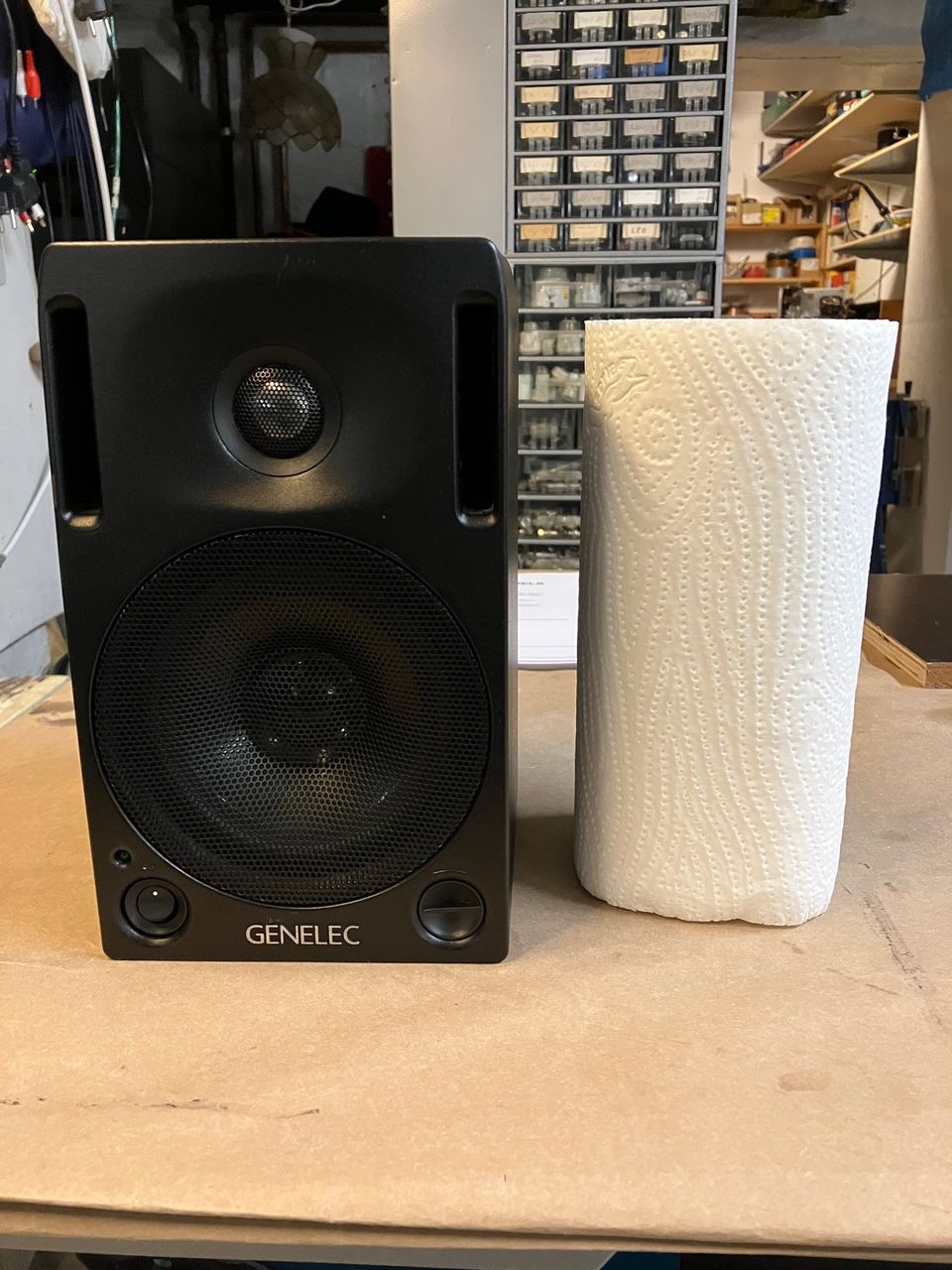 Genelec 1029 pari ja pöytäjalat