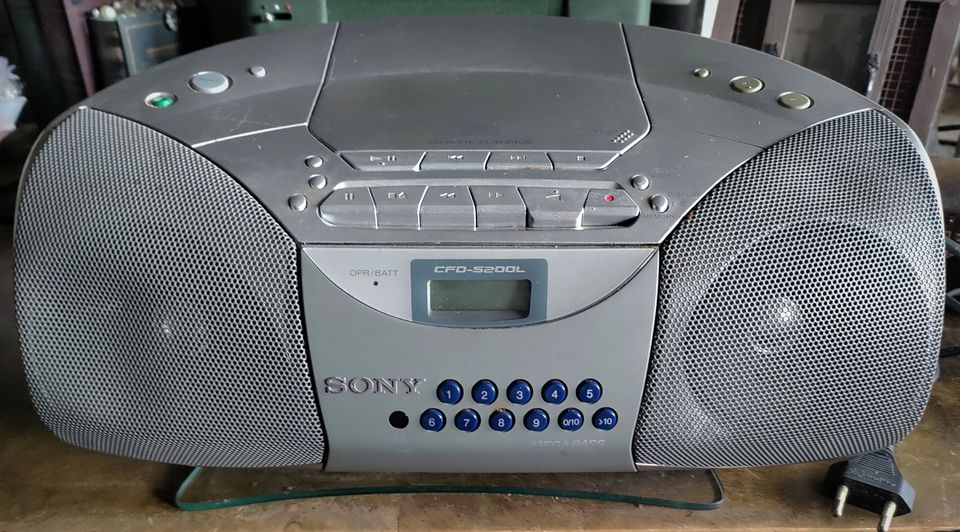 SONY CDF-S200L CD-radiokasettisoitin