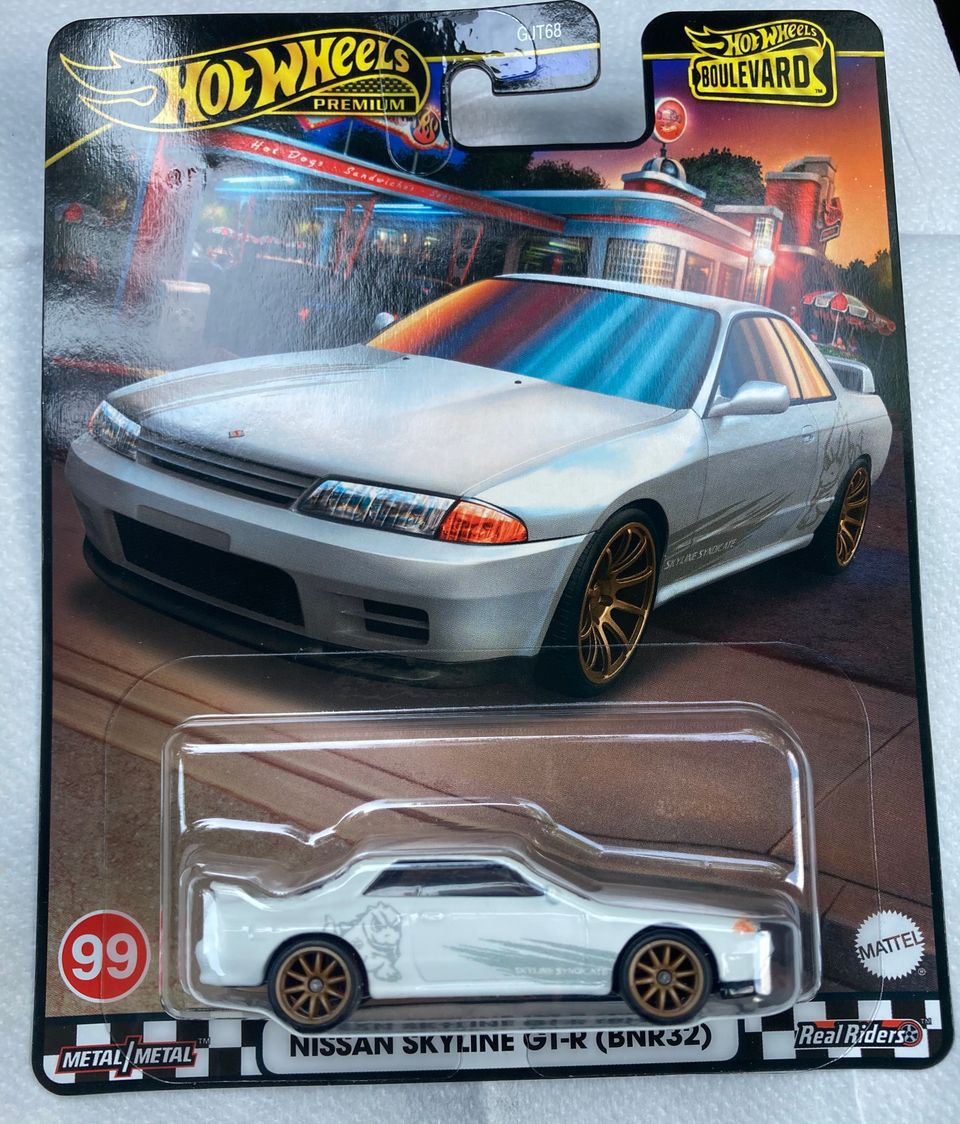 Hotwheels premium Boulevard Nissan Skyline GT-R (BNR32)