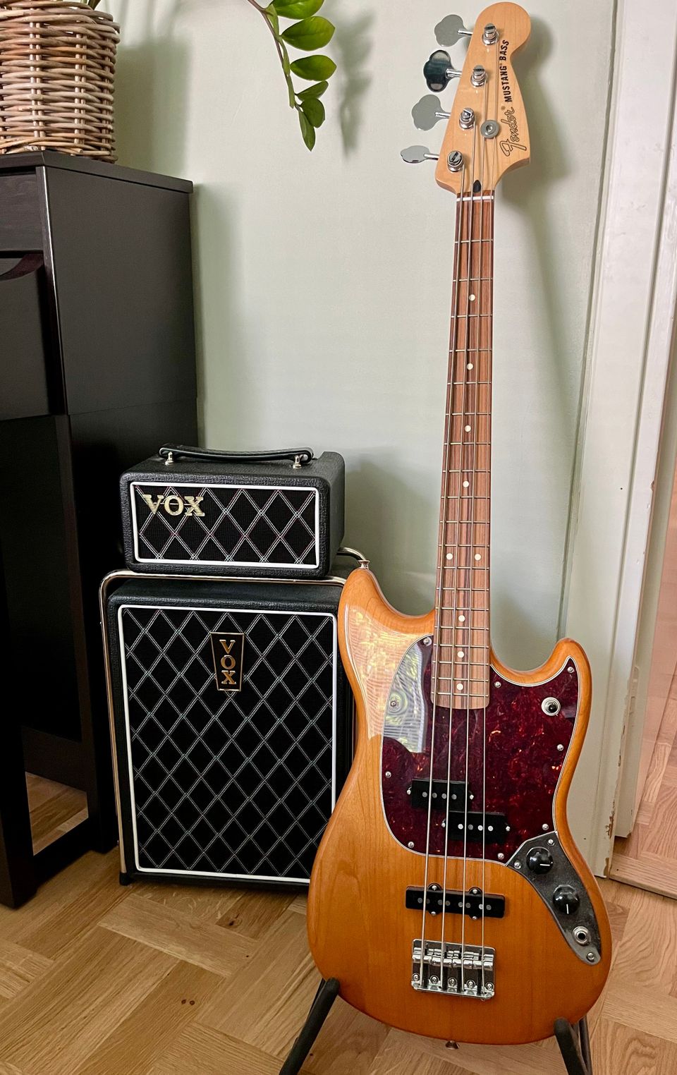 Fender Mustang basso ja vahvistin