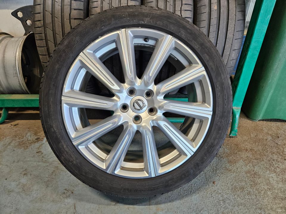 Volvo 19" 10-Spoke Silver Diamond Cut