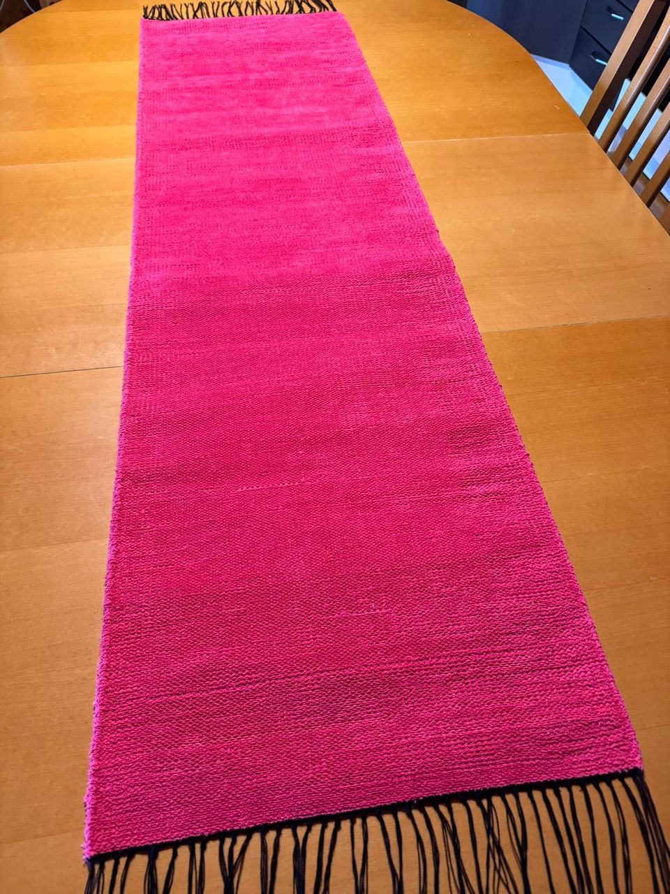 Pinkki poppana liina 39 x 136 cm