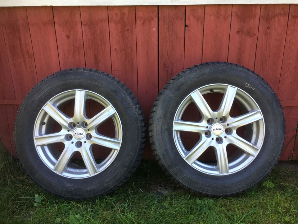 Talvirenkaaat vanteilla 225/65R17