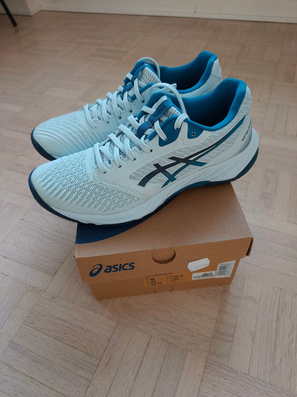 Uudet Asics sisäpelikengät