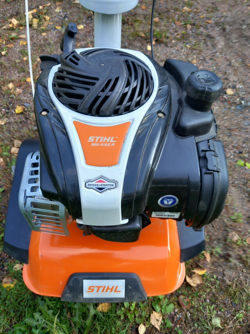 Puutarha jyrsin melkein uusi Stihl MH 445