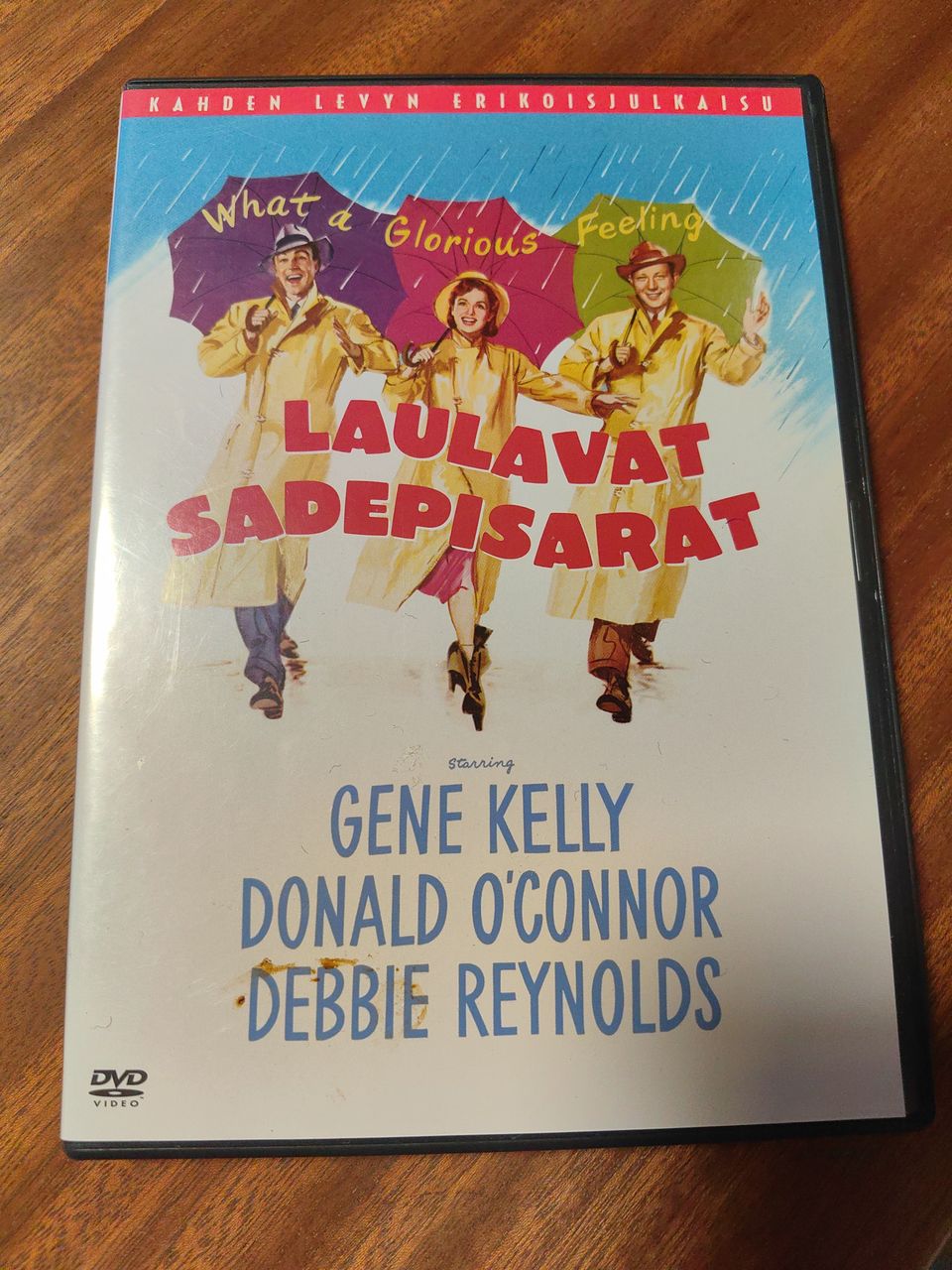 Laulavat Sadepisarat DVD