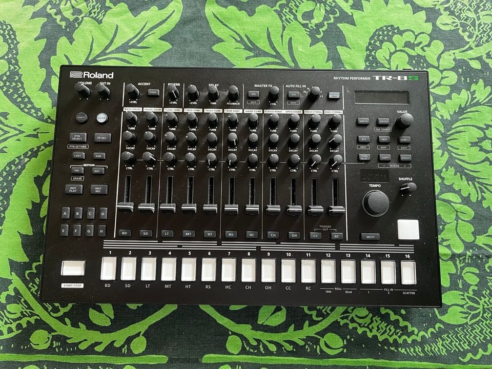 Roland TR-8S