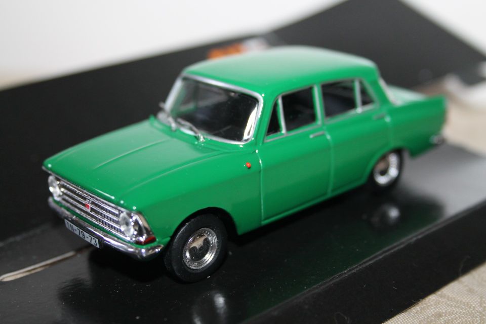 1965 Mosse Elite Moskvitsh 408 pienoismalli auto pahvipaketissa 1:43 vihreä