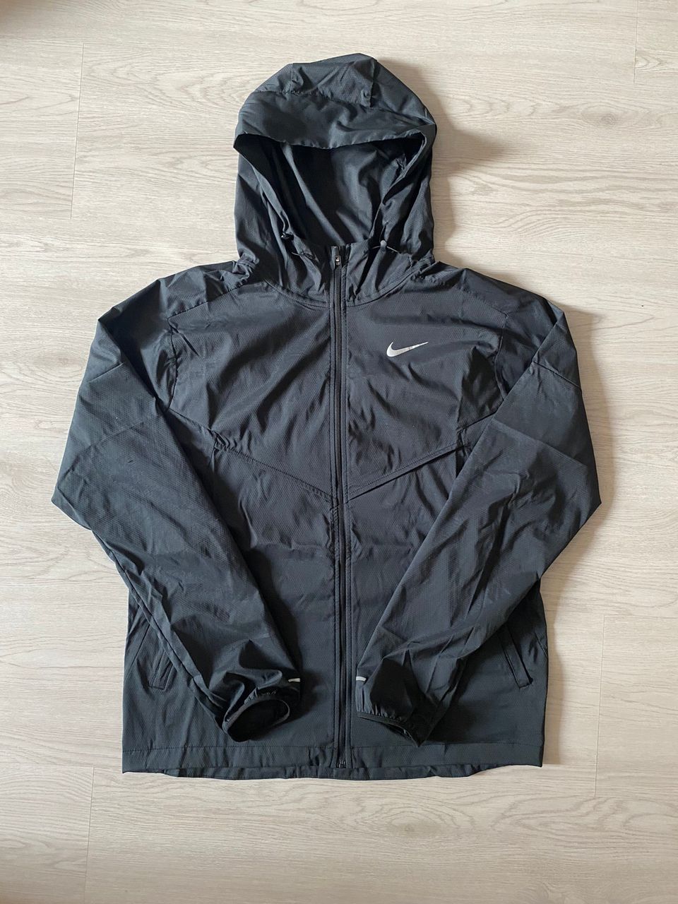 Nike Repel Windrunner tuulitakki