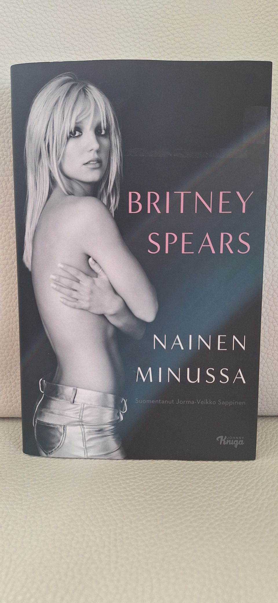 Myydään Britney Spears - Nainen minussa -kirja