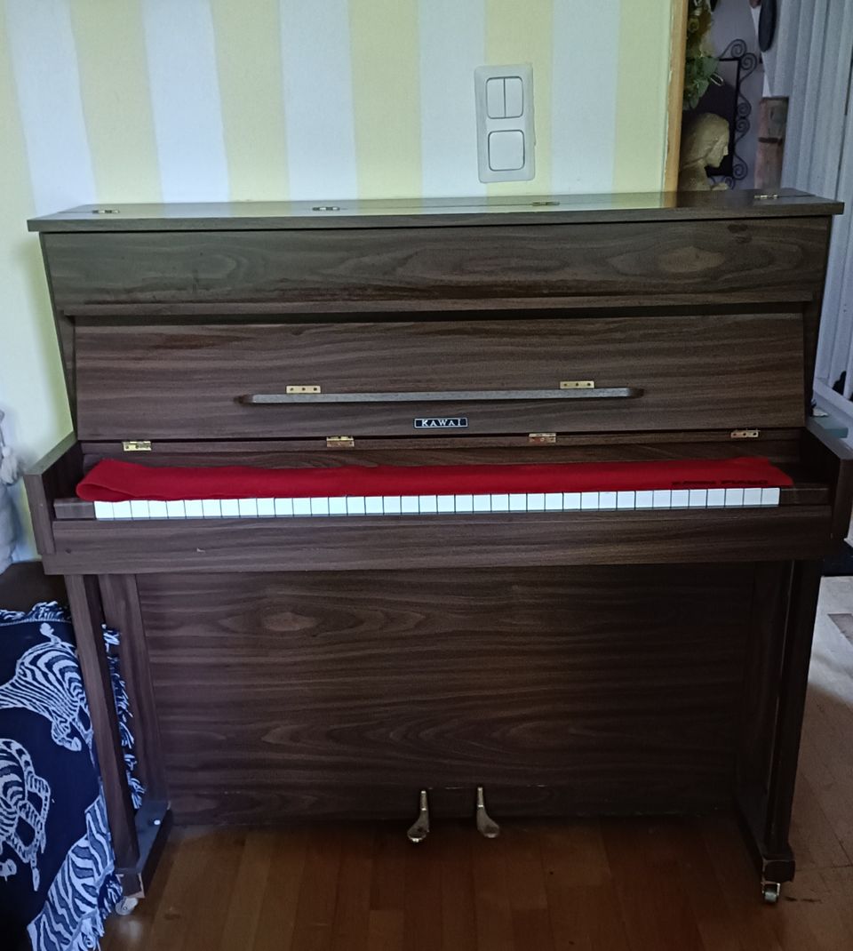 Myydään Kawai piano