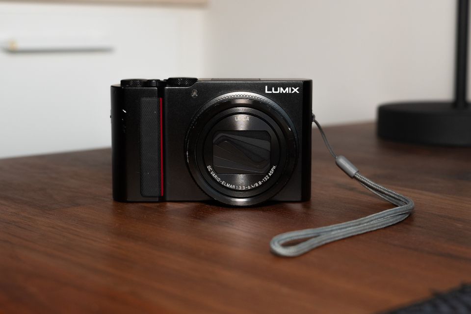 Panasonic Lumix DC-TZ200