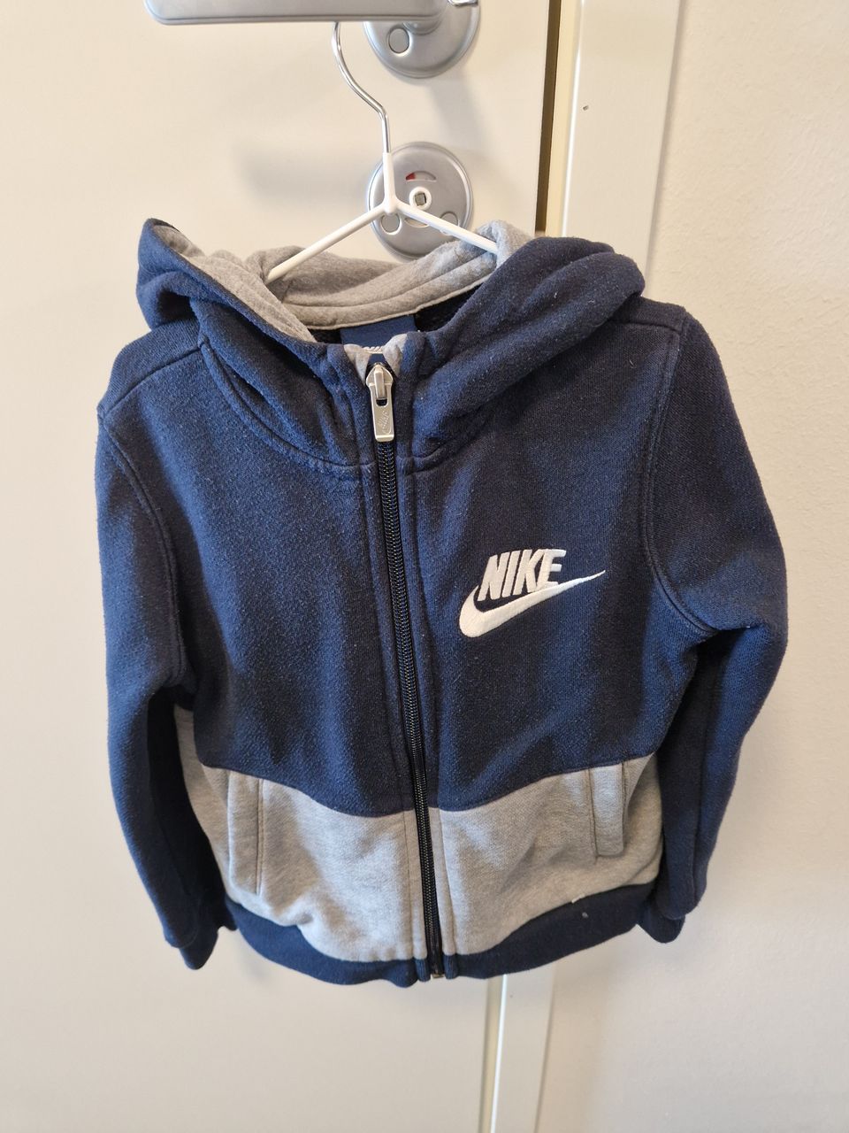 Nike college puku