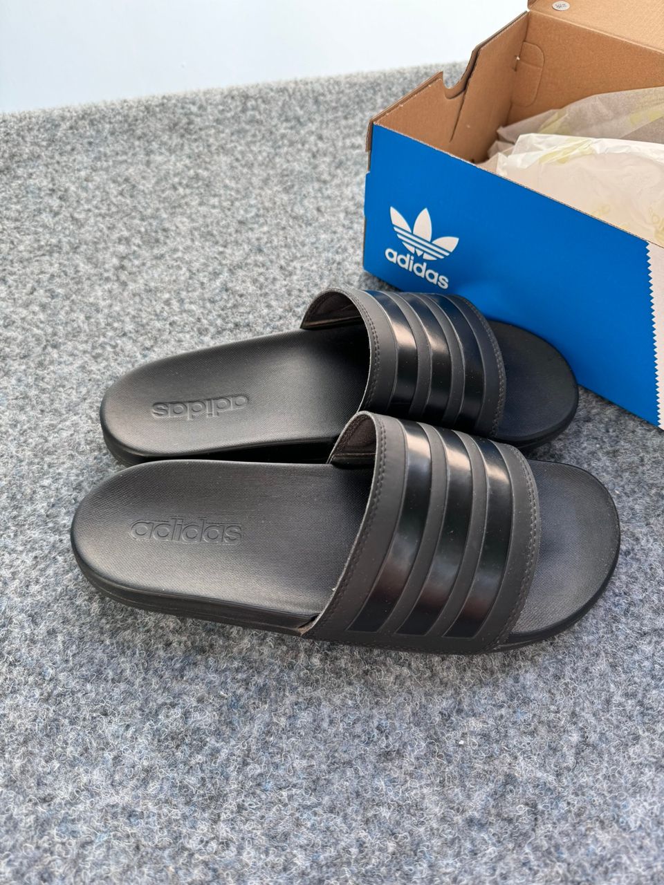 Sandaalit adidas