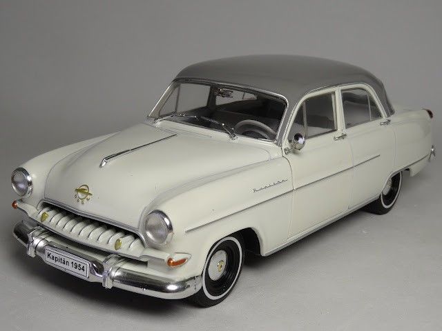 Opel Kapitän 1954 1:24 metallia aukevat ovet auto pienoismalli 20cm upea