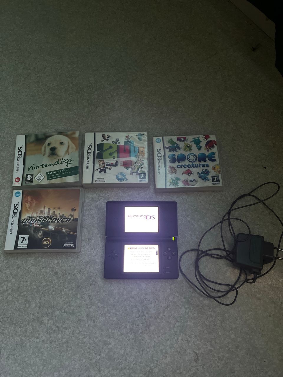 Nintendo DS + 4 Peliä