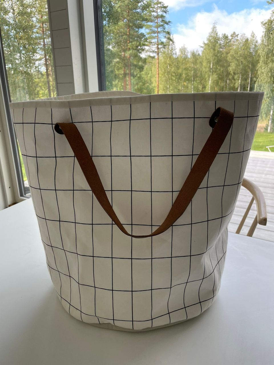 Ferm living säilytyskassi, nahkahihnat