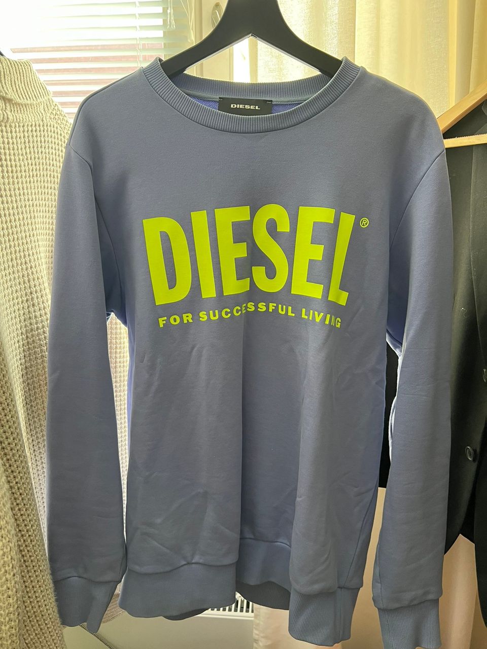 Merkkipaitoja (diesel, tommy hilfiger, calvin klein, nike)