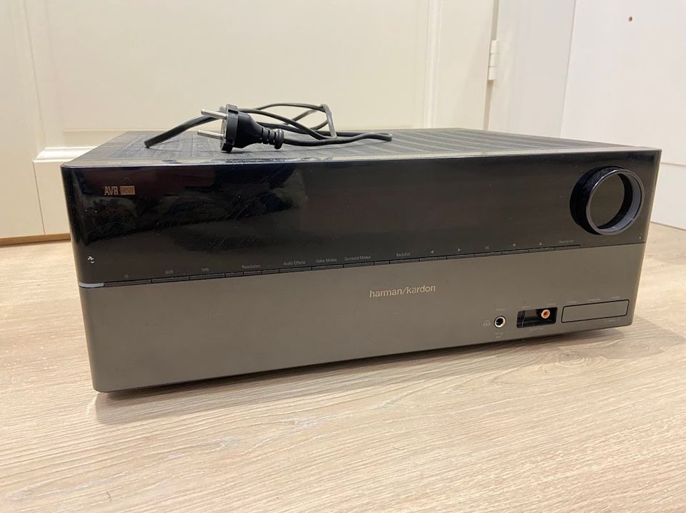 Harman Kardon AVR 255 Kotiteatterivahvistin