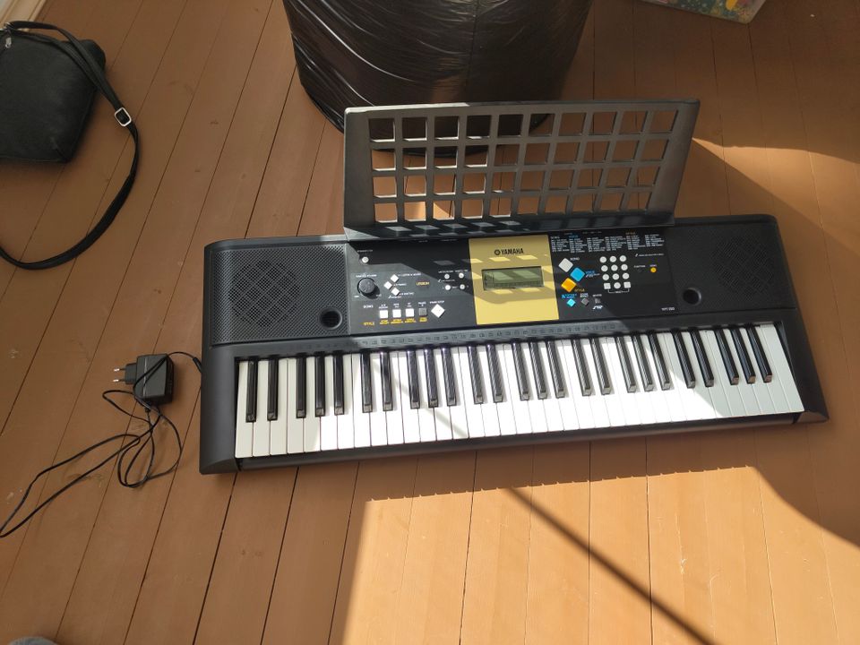 Yamaha YPT-220 kosketinsoitin