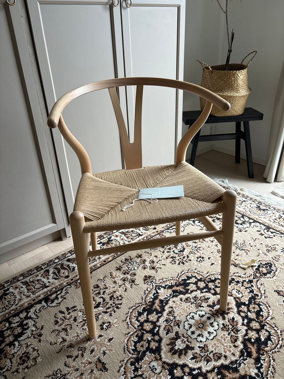 Carl Hansen CH24 Wishbone tuoli, saippuoitu pyökki - paperinaru