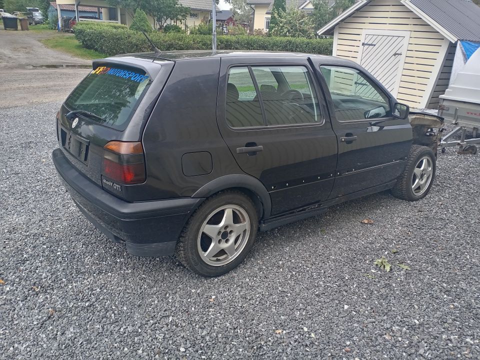 Gti Golf 2.0 8v Myydään osina