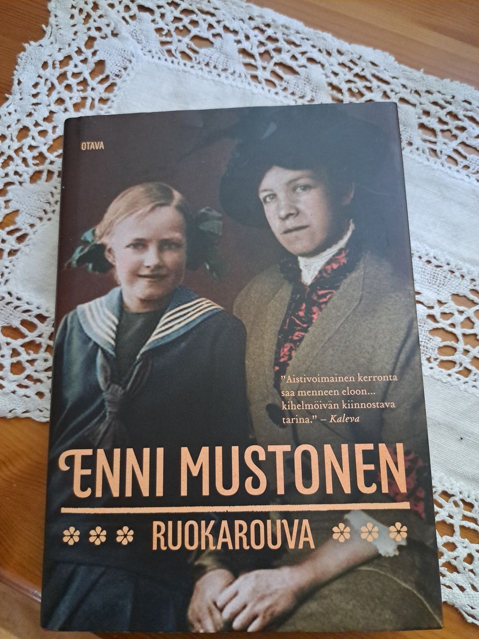 Enni Mustonen Ruokarouva kirja