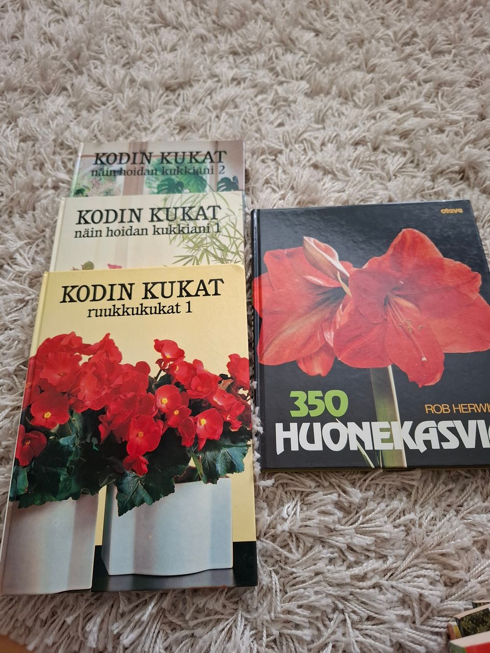 Kirjat kodin kukat, 350 huonekasvia