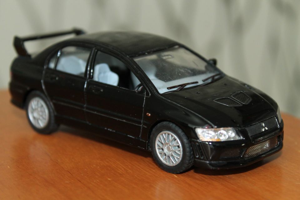 2001 aukeavat ovet auto pienoismalli Mitsubishi Lancer Evolution VII metallia