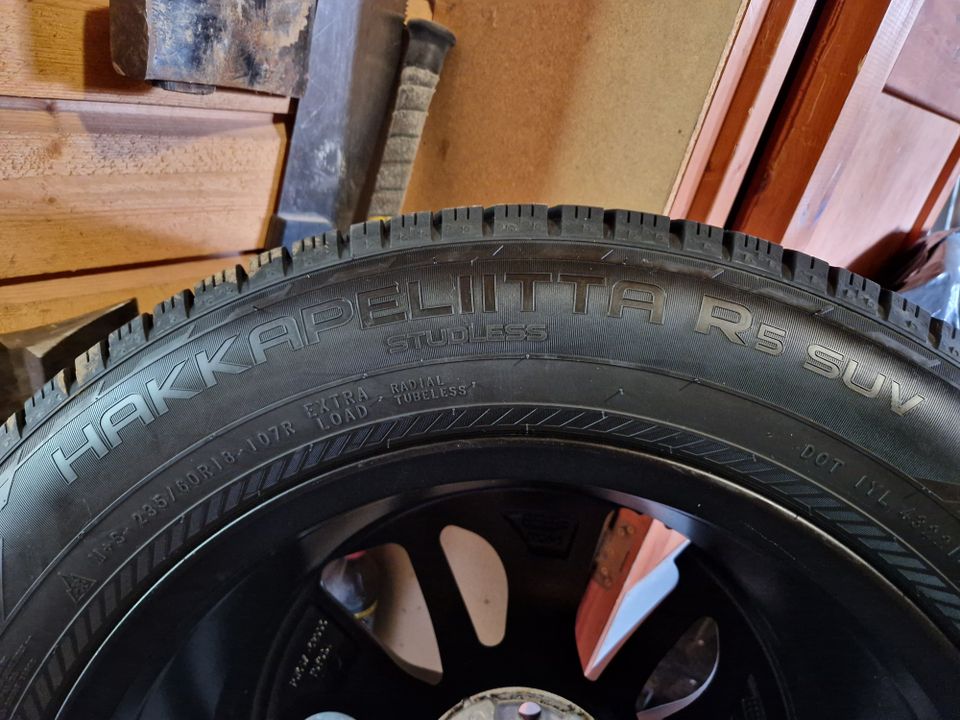 Nokian Hakkapeliitta R5 235/60R18 kitkarenkaat