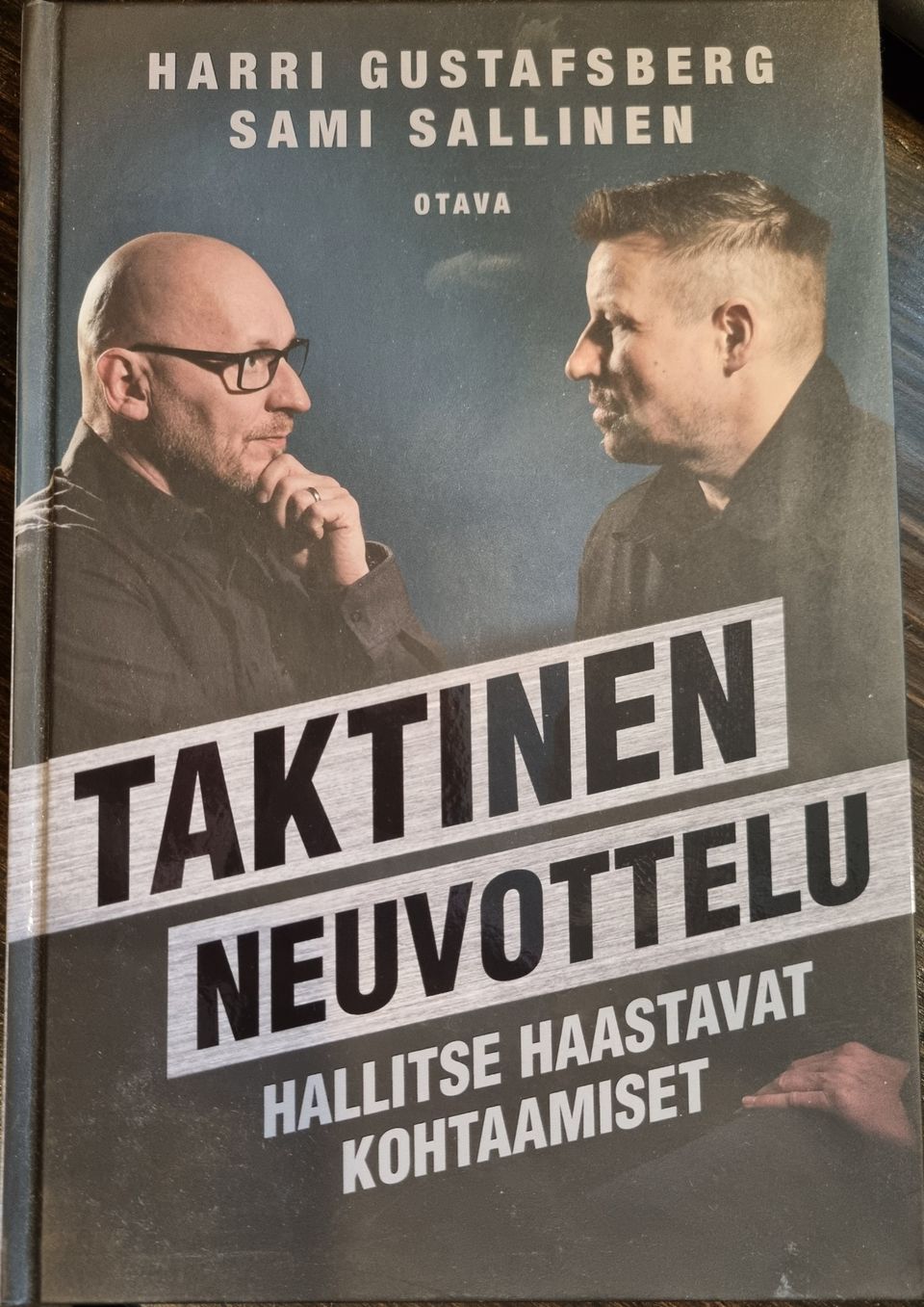 Harri Gustafsberg, Sami Sallinen: Taktinen neuvottelu (kovakantinen)