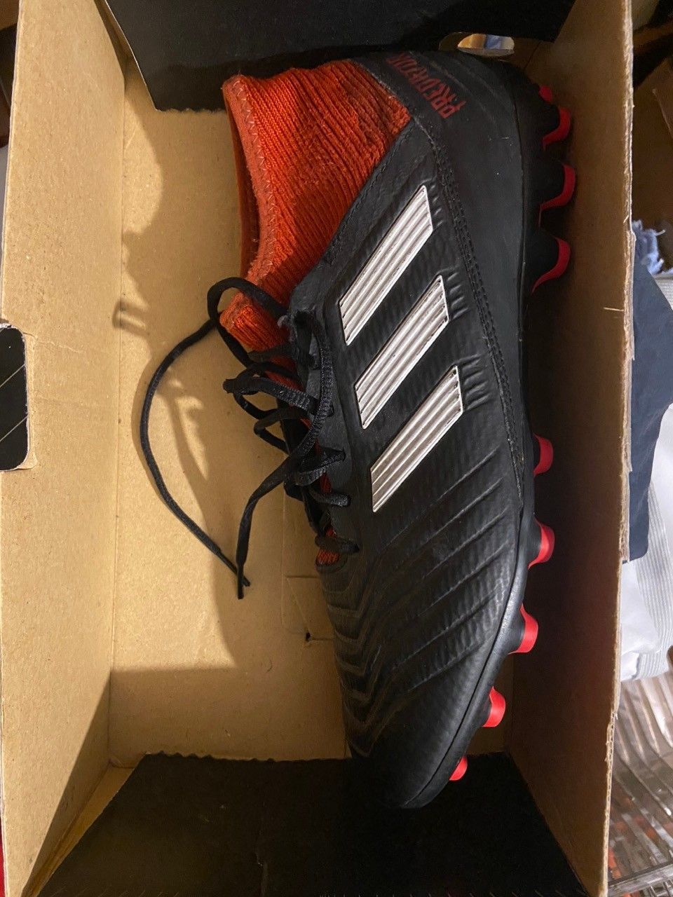 Adidas predator jalkapallokengät koko 45 1/3