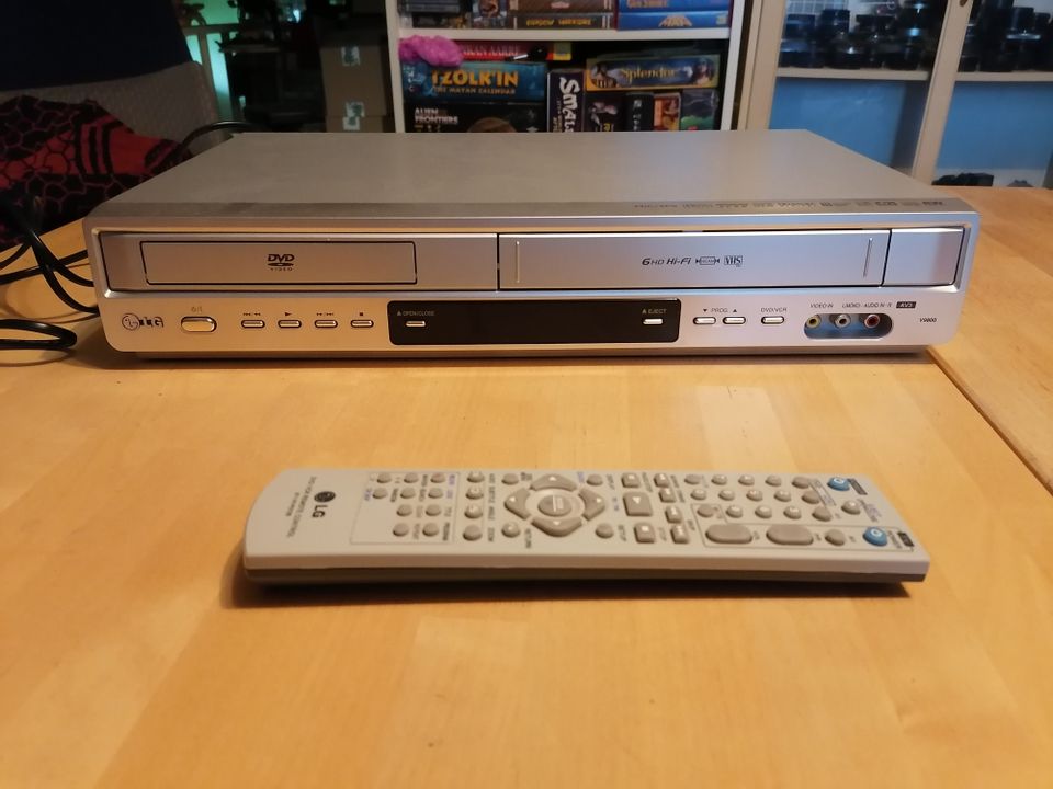 LG DVD/VHS soitin V9800