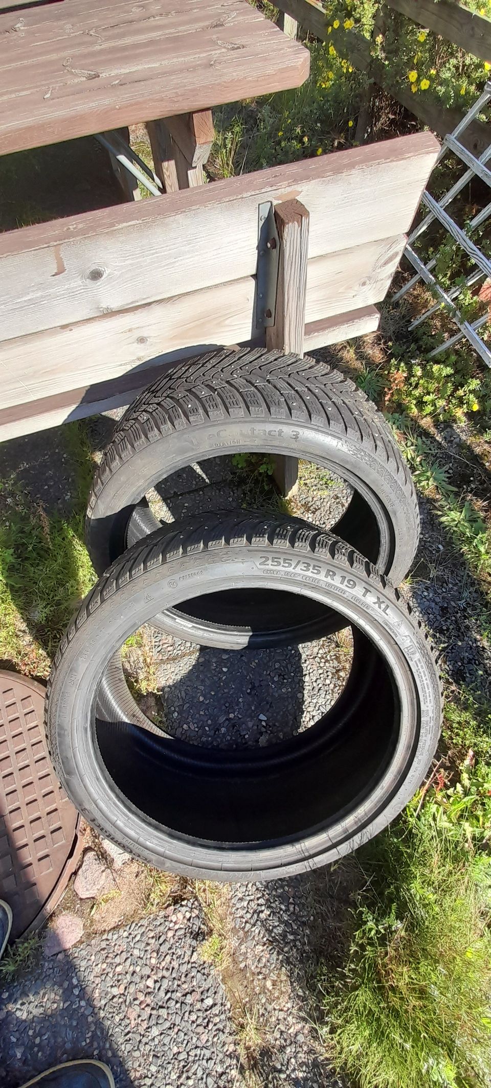 Kaksi (2 kpl) IceContact 3. Nastarenkaat 255/35 R 19 T XL